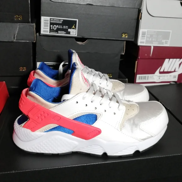 LIKE NEW BARELY WORE NIKE AIR HUARACHE ULTRAMARINE WOMEN US SIZE 9.5 - Picture 3 of 11